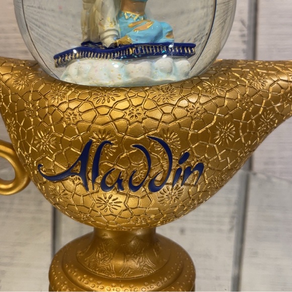 EC - Disney Aladdin Musical Snow Globe - Picture 3 of 6